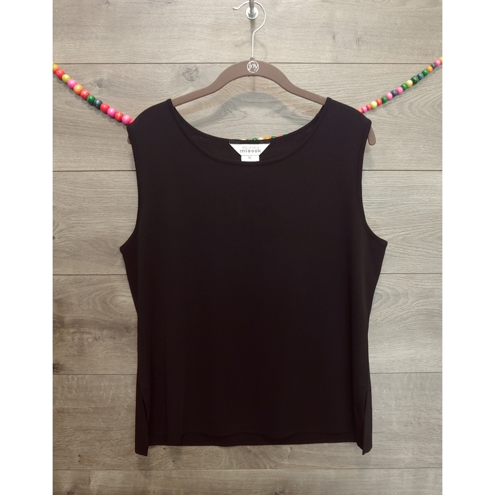Exclusively Misook solid black tank